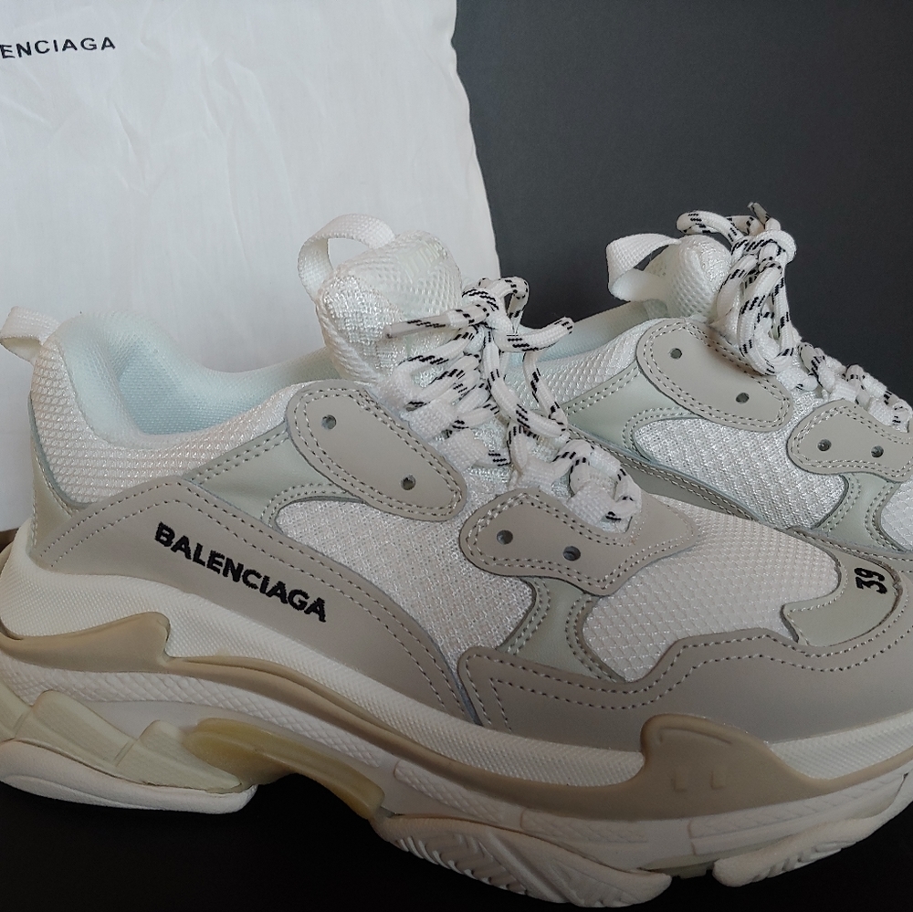Balenciaga triple s sneakers 8.5 womens 39 NEW